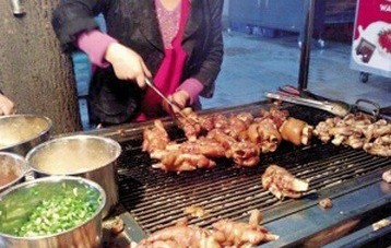 【案例】大學(xué)生“豬蹄哥”從地攤起步，一年賣出30萬只豬