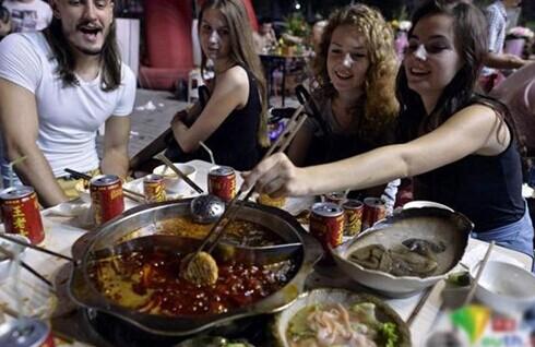 火鍋當(dāng)選國民美食，“她經(jīng)濟(jì)”成重頭戲|餐飲界
