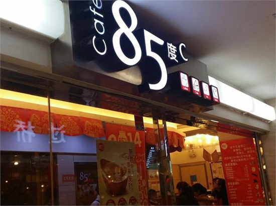 85°C 迎星巴克而上，勇氣何來？|餐飲界