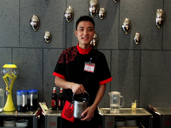 10分鐘就能學(xué)會海底撈服務(wù)，不信進(jìn)來看看|餐飲界