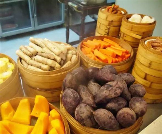 你覺得不上檔次的那些餐飲，卻為何頻頻能夠引爆市場？
