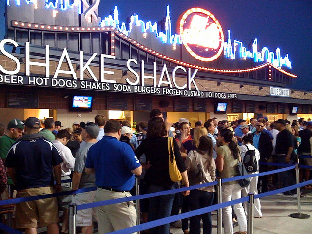 美國“舒食快餐”Shake Shack是如何抓住中產(chǎn)市場的？|餐飲界