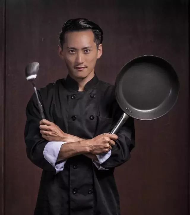 明明可以靠臉吃飯，卻做了豬手外賣，月流水做到20