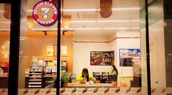 便利店紛紛跨界玩起餐飲，對(duì)餐飲企業(yè)是福還是禍？