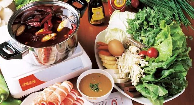 呷哺進軍火鍋調(diào)料，火鍋品牌入局調(diào)料市場漸成常態(tài)