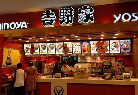 一碗牛肉飯賣了100多年，年?duì)I收79億！|餐飲界