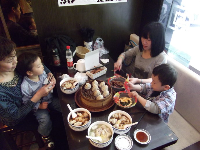 餛飩店20年都辦不下證，總理推動(dòng)“放管服”有望結(jié)束這種荒誕