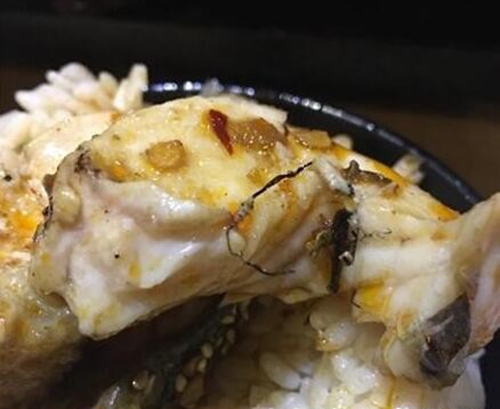 烤魚里吃到了鋼絲網 美麒麟麻辣餐廳：積極整改