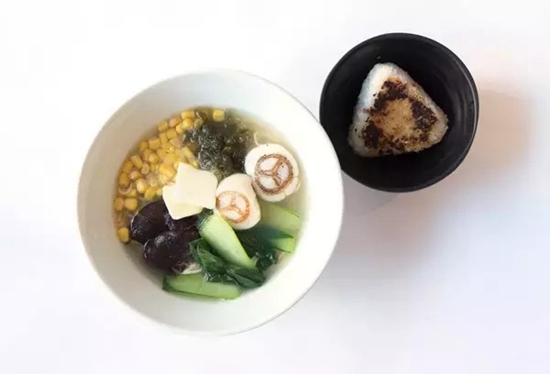 奔馳干起了餐飲，網(wǎng)友評價(jià)是這樣的……