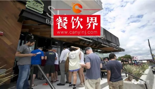 和麥當勞唱反調，要將漢堡包賣出格調，“Shake Shack”為啥能受到年輕人追捧？