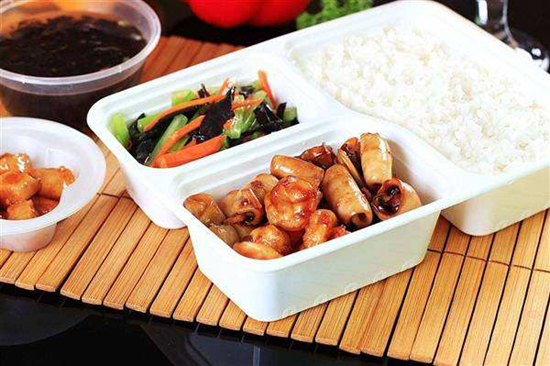 外賣平臺現(xiàn)99元1個(gè)天價(jià)餐盒 網(wǎng)友:拿去鍍了金？