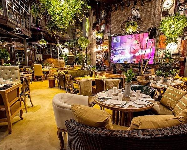 開便利店、書店、花店、家具店……餐飲老板開始跨界！
