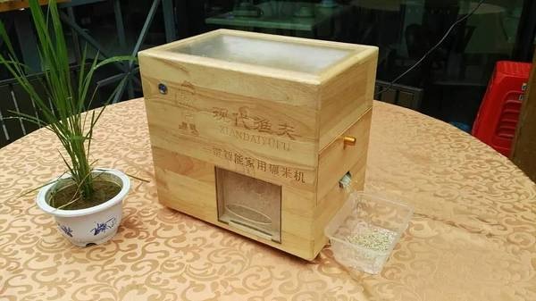 這家粥店竟然把碾米機(jī)搬上了餐桌！并成功吸引了美女網(wǎng)紅關(guān)注！