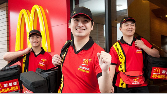 與 UberEats 合作，四分之一的美國(guó)麥當(dāng)勞餐廳月底都能送外賣了