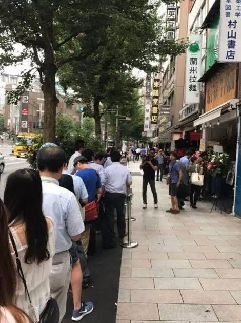 100塊一碗的蘭州拉面竟在日本排長(zhǎng)隊(duì)，中國(guó)餐飲人該如何走出去？ | 深思