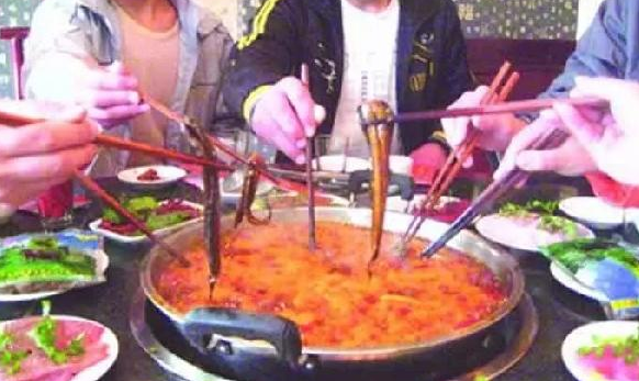 600家店5年內(nèi)縮水80％，成渝“火鍋之戰(zhàn)”，誰才是最后贏家？