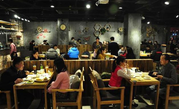 每天只賣一道菜月入120萬日元，她成功的秘訣是什么？|餐飲界