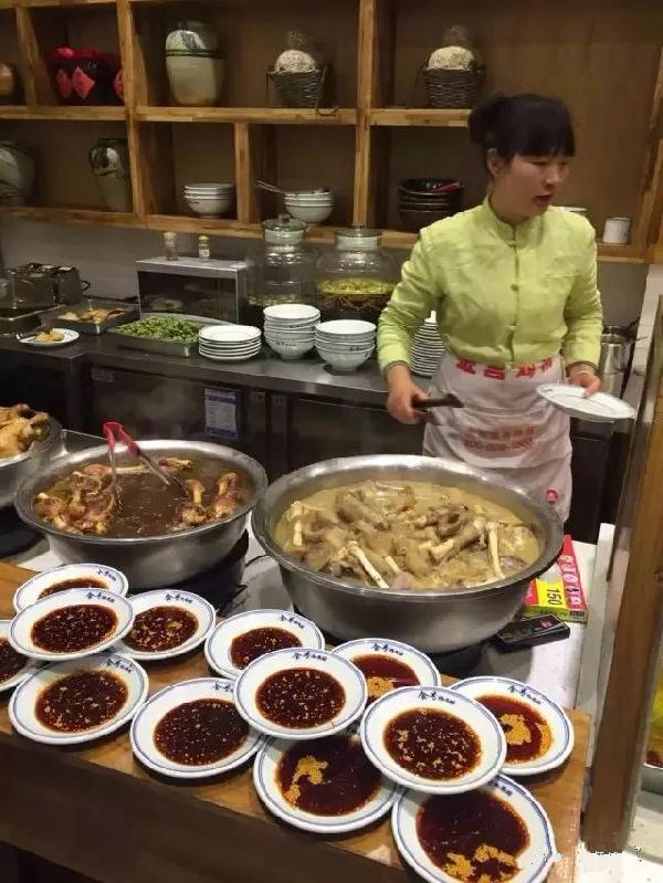食號燴面館：只賣一碗面，日翻臺六次，營業(yè)額達3萬！|餐飲界