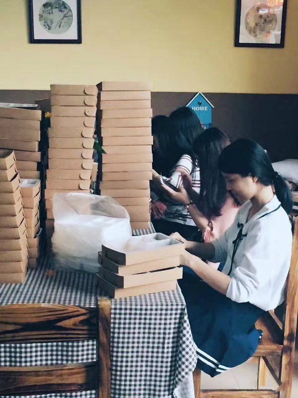 這家外賣(mài)炒出60%的復(fù)購(gòu)，全靠這個(gè)有“手段”的女文青