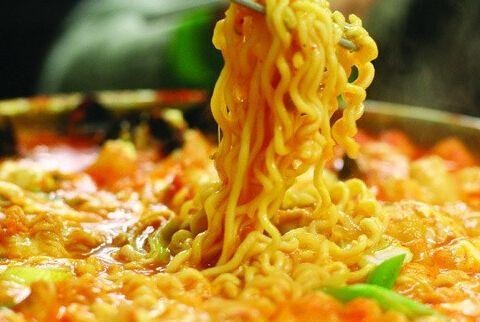 泡面三年少賣80億包，康師傅用什么打退外賣的進(jìn)攻？