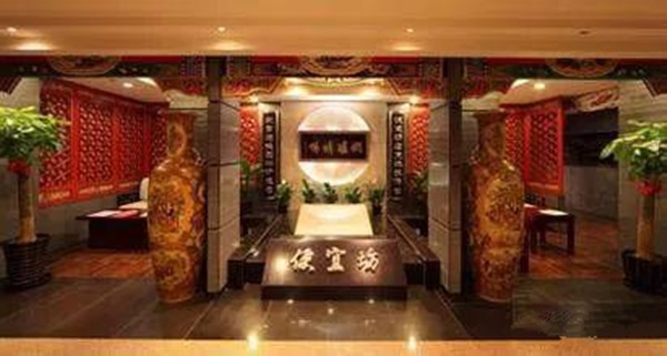 同樣都是做鴨，成名600年的烤鴨鼻祖，竟這樣被全聚德?lián)屃孙L(fēng)頭？