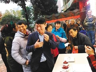 火鍋店奇葩招聘引熱議：你能吃多辣，工資就有多高