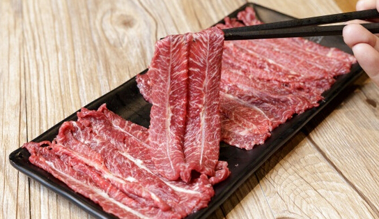 這個(gè)城市400多家潮汕牛肉火鍋，今冬只剩下101家，原來被串串香給頂了|餐飲界