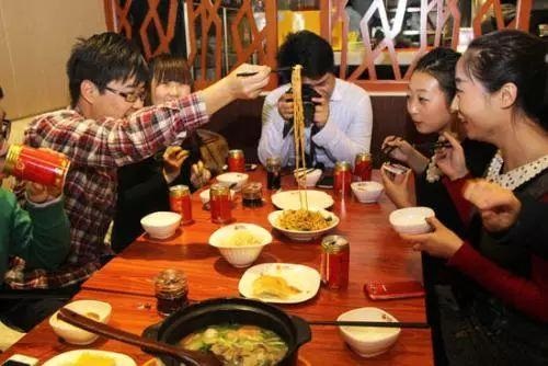 客流劇增、人員混亂，春節(jié)要怎么值班才能讓顧客滿意，讓自己多賺？