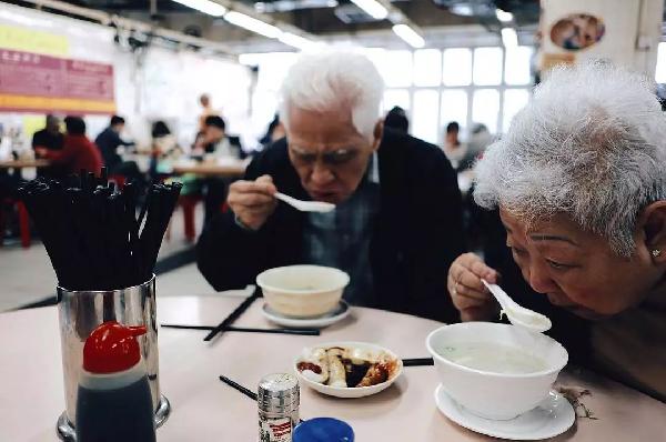 老順德人開(kāi)的粥店，不僅在香港站穩(wěn)腳跟，還得到了周潤(rùn)發(fā)的喜歡
