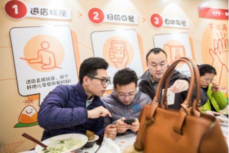 營(yíng)業(yè)額漲逾40%、人效翻3倍！詳細(xì)解剖五芳齋無人智慧餐廳是如何誕生的