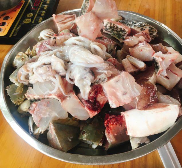 只賣(mài)一道清水煮“菜”，它卻火了20年