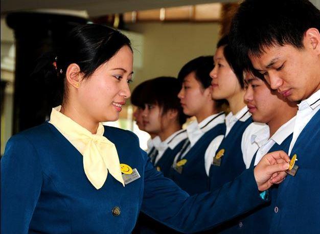 “小女孩”是做不好領(lǐng)班的！如何做一個(gè)優(yōu)秀的餐廳領(lǐng)班？
