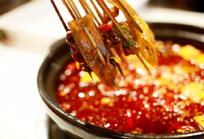 一串難求， 京城最火串串香，單店日賣2萬串