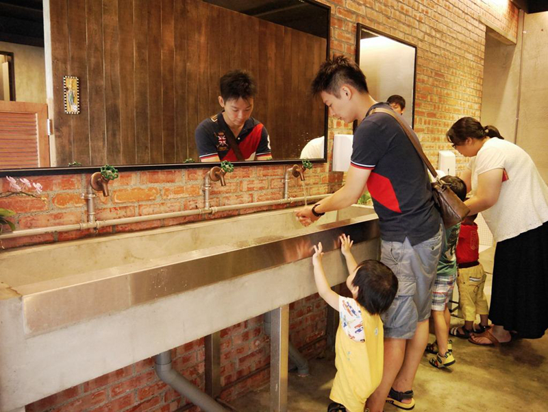 北京啟動餐飲“廁所革命”：須設置自動門，用餐高峰每15分鐘檢查一次