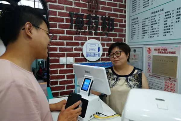 餓了么接連在三個(gè)城市改造了三家餐飲店，這是為了什么？