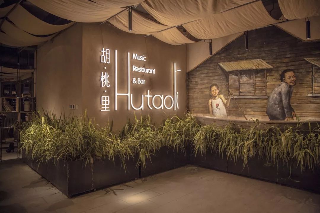 從“山寨熱”到“倒閉潮”，胡桃里你學(xué)不會(huì)的核心是什么？| 餐見(jiàn)