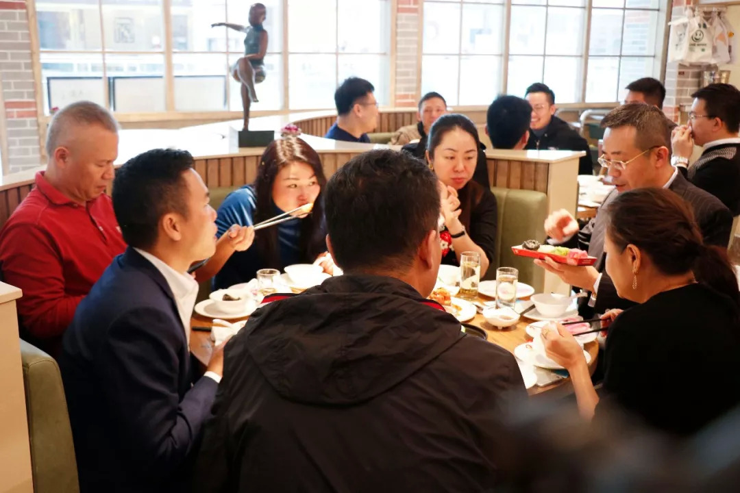 我們研究了100家餐廳：發(fā)現(xiàn)生意好的都有20個特征！