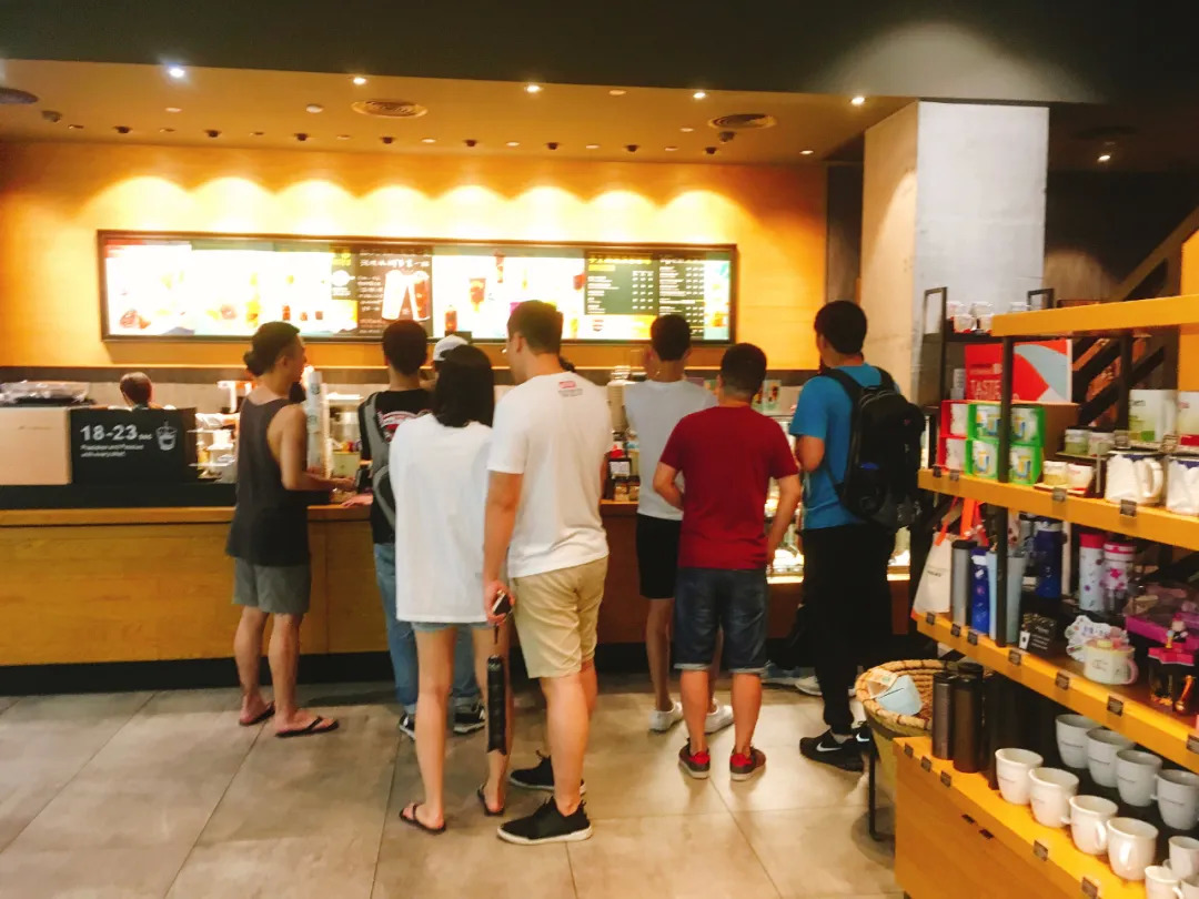 茶、咖不分家！喜茶與星巴克的成功有何共性？｜餐見(jiàn)|餐飲界