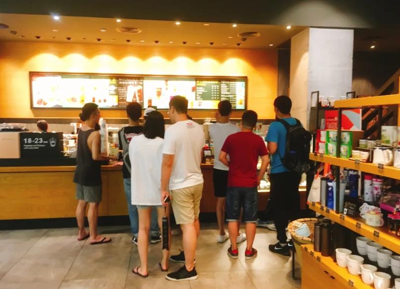 茶、咖不分家！喜茶與星巴克的成功有何共性？｜餐見
