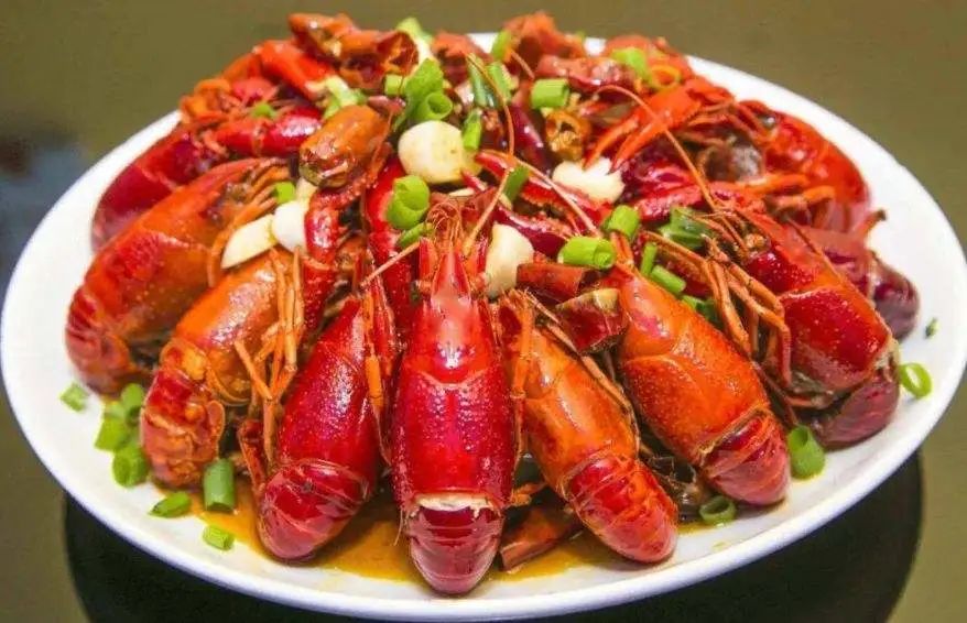 夜宵之王“小龍蝦”正陷冰火兩重天，如何破局？| 觀察|餐飲界