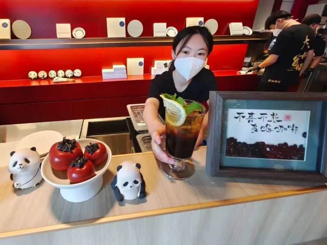 老字號(hào)布鞋內(nèi)聯(lián)升做咖啡，跨界咖啡這么卷了嗎？|餐飲界