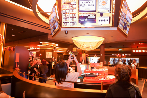 餐飲模式又一大創(chuàng)舉！探魚新店型營造“娛樂城”式沉浸消費體