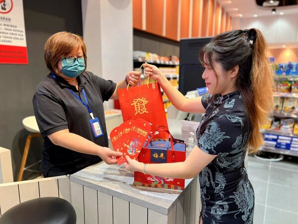 海外中國春節(jié)氛圍濃厚，中國梅酒被全球華人加入年貨購物車