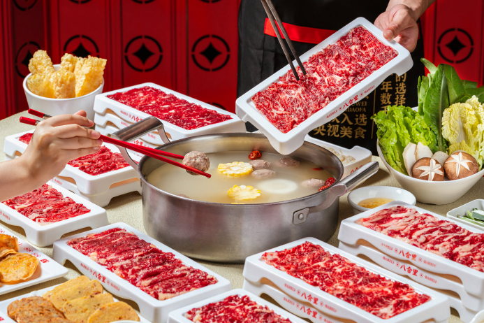 一人食火鍋“受害者”爆火后，八合里火鍋官方回應(yīng)來了|餐飲界