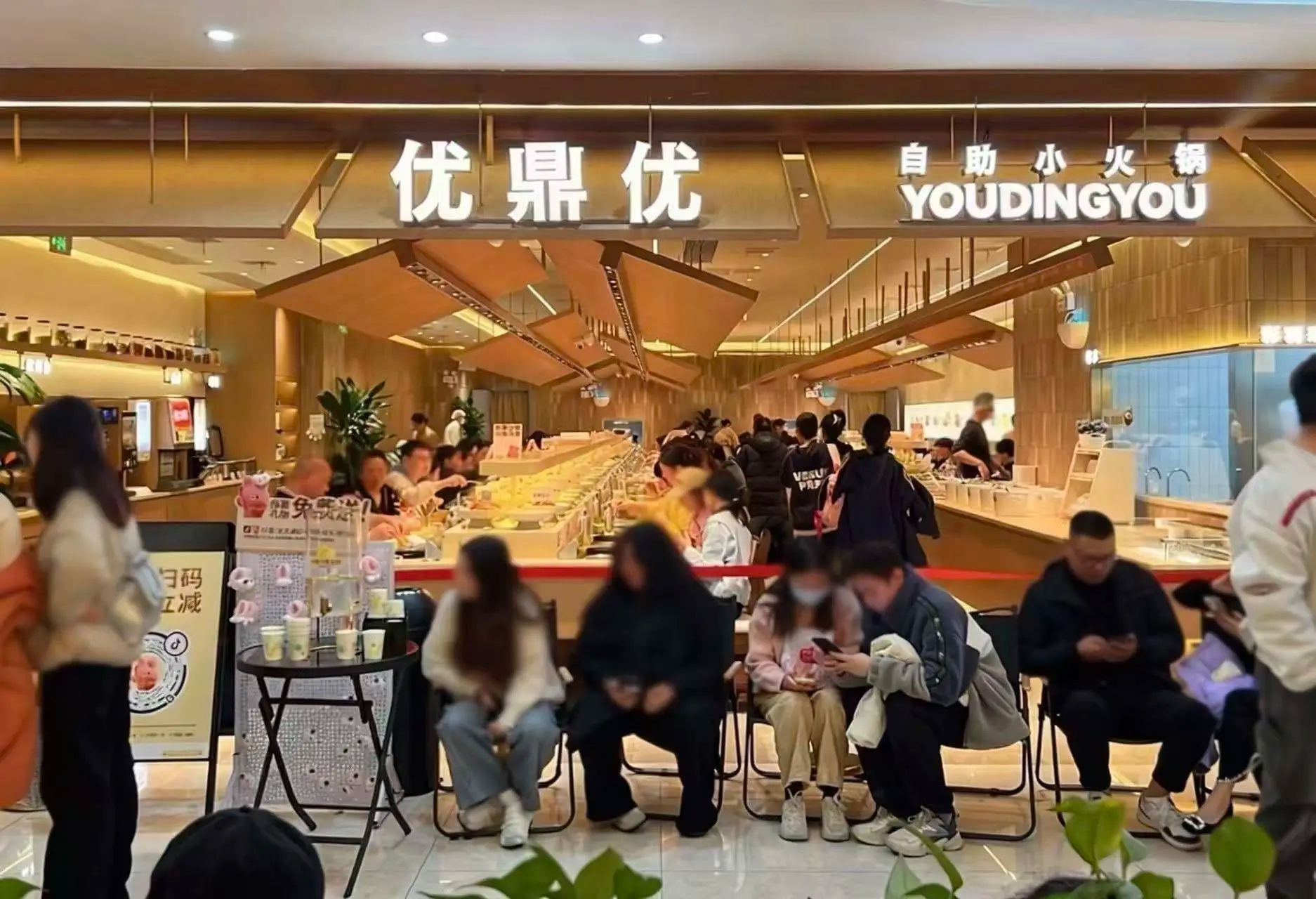 長沙又出新王，日排隊超2000桌，海底撈旗下舉高高原班人馬再造一個小火鍋！